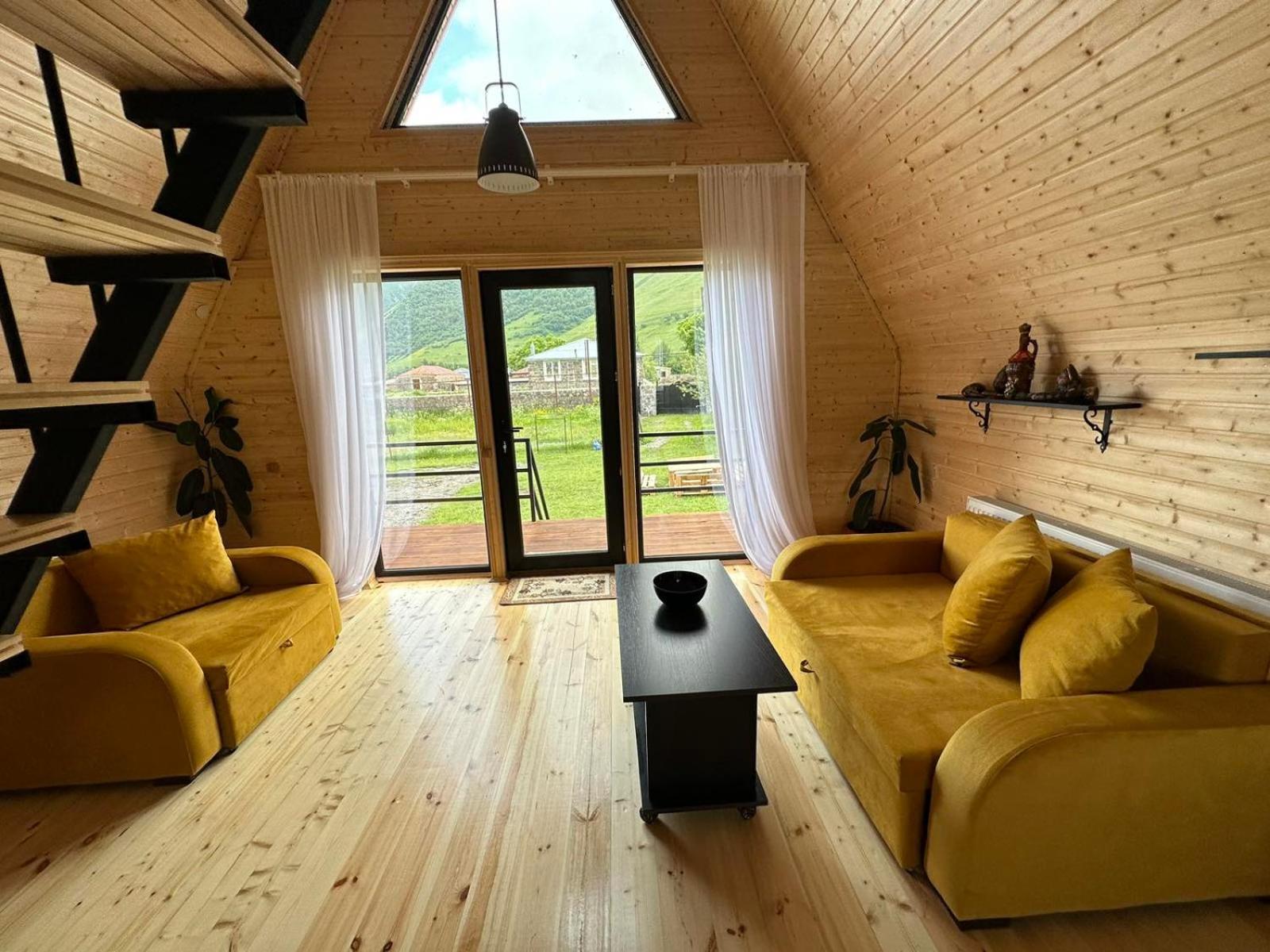 Thomas' Hut Apartment Stepantsminda
